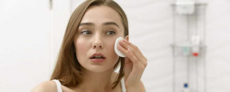 Can you use micellar water on your eye?